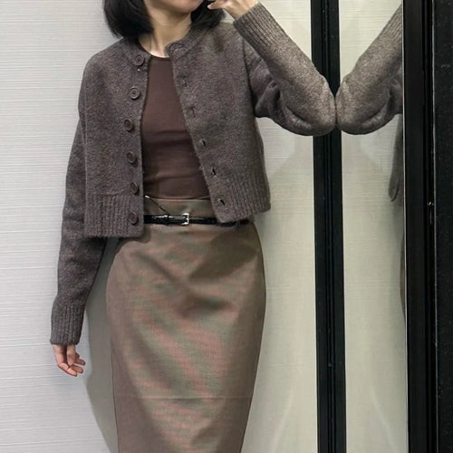 Cardigan court en tricot élégant pour femme avec fermeture par bouton Chic & Stil