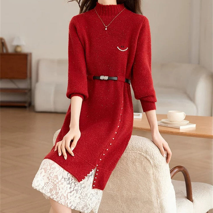 Robe tricotée pour femmes avec un ourlet en dentelle élégant et une ceinture ajustable Chic & Stil