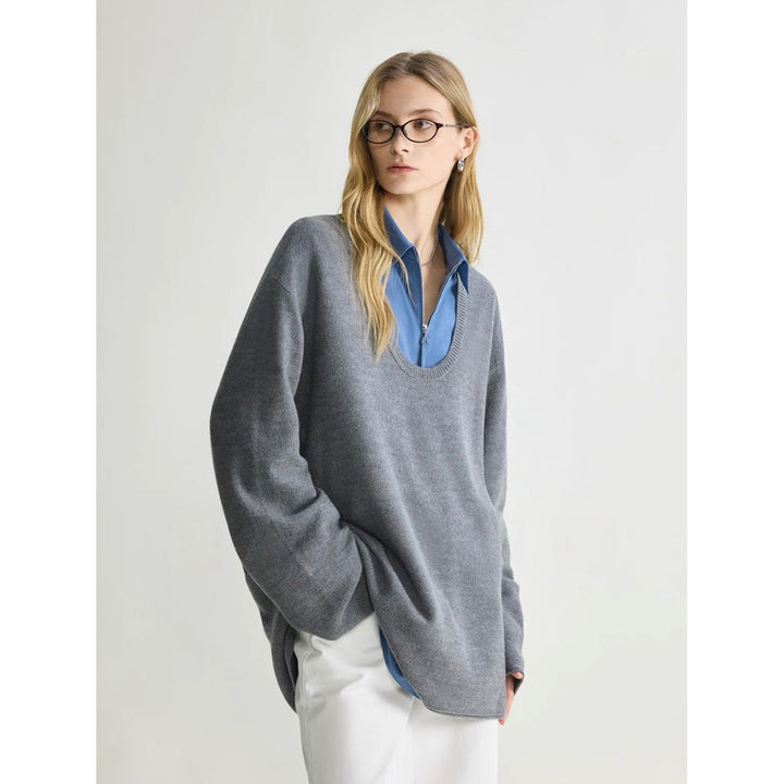 Oversized knitted pullover for women with V-neck and relaxed fit Lune London