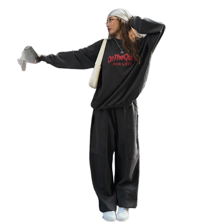 Casual lounge set for women with oversized sweatshirt and wide pants Lune London