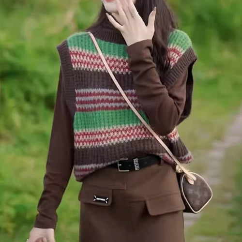 Casual knitted pullover for women, oversized, with a colorful striped pattern and a sleeveless design Amarae