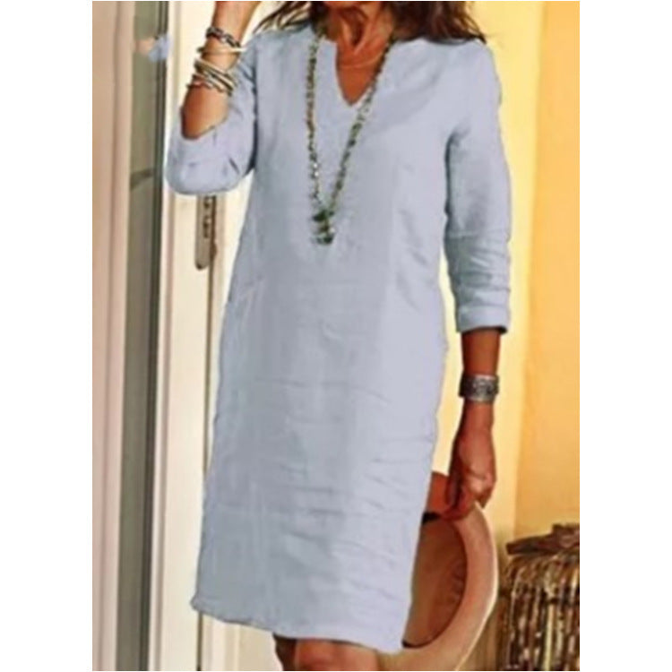 Linen dress for women with a relaxed fit and elegant V-neck Lune London