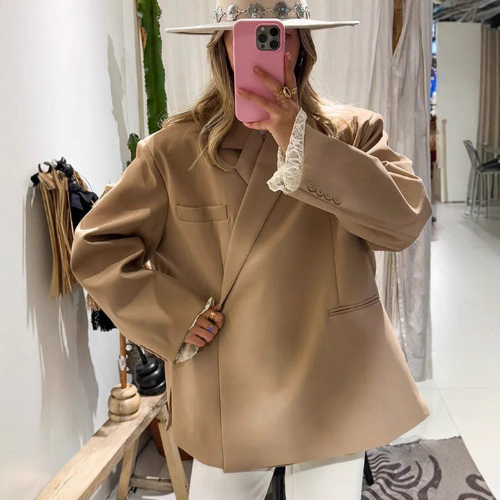 Women's oversized blazer with boxy silhouette, concealed closure and flap pockets Amarae