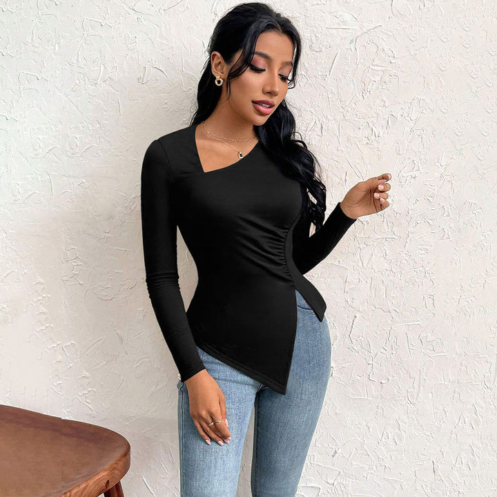 Chemise à manches longues pour femmes avec coupe asymétrique et fronces à la mode Chic & Stil