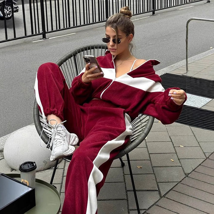 Women’s fleece jogging set with zipper and practical design Lune London
