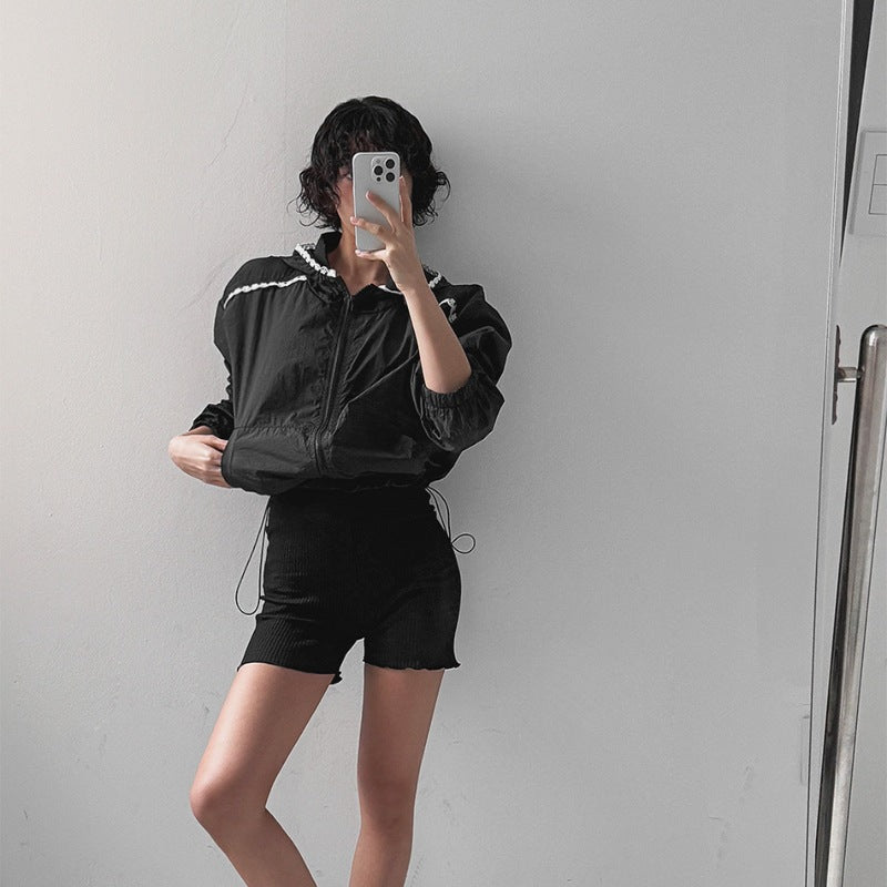 Veste courte à la mode pour femmes avec col à capuche réglable Chic & Stil