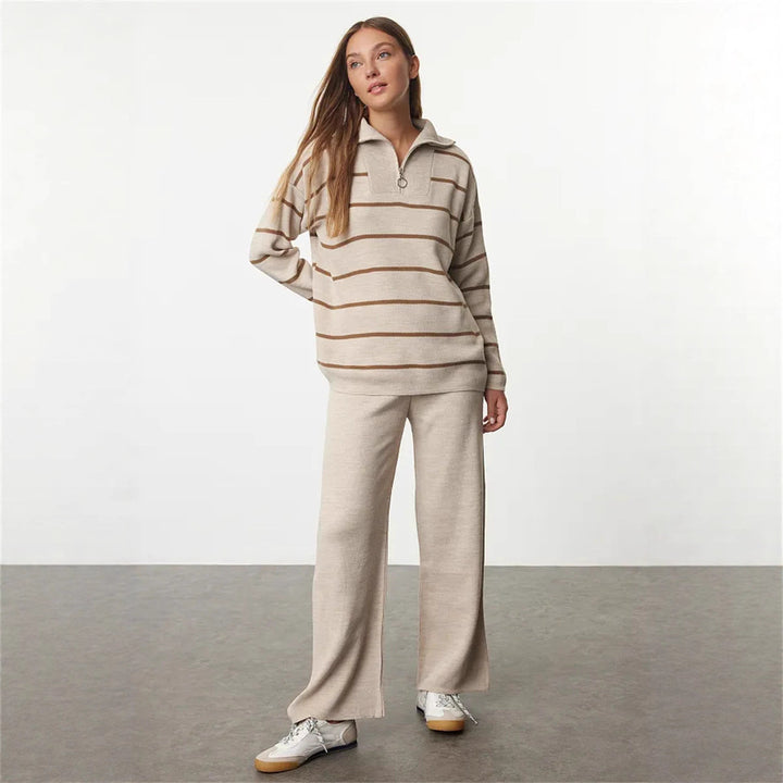 Casual knitted sweater for women with half-zip and oversized fit Lune London