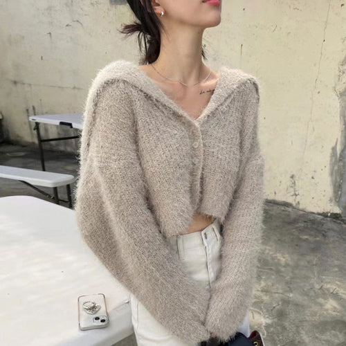 Veste courte en tricot pour femmes avec un matériau doux et léger et capuche Chic & Stil