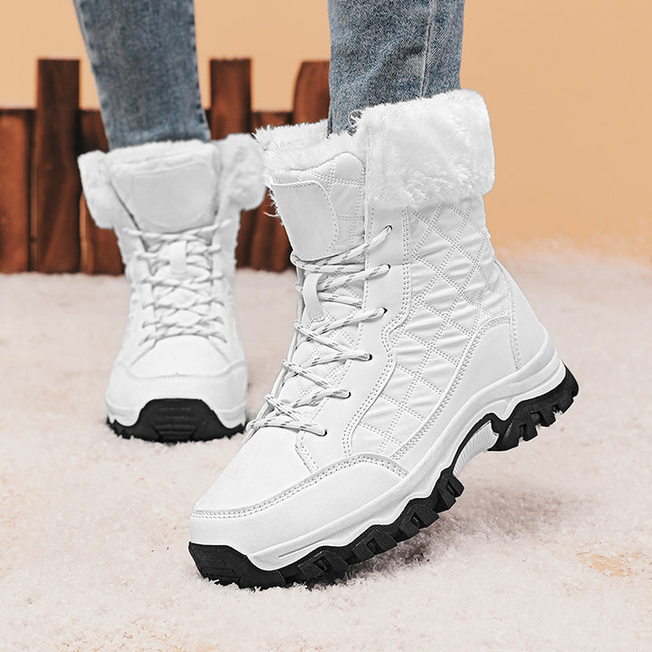 Women’s winter boots lined with non-slip sole and insulating synthetic fur Lune London
