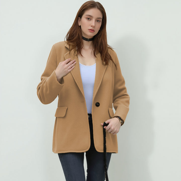 Elegant blazer jacket for women with structured surface and chic cut Lune London