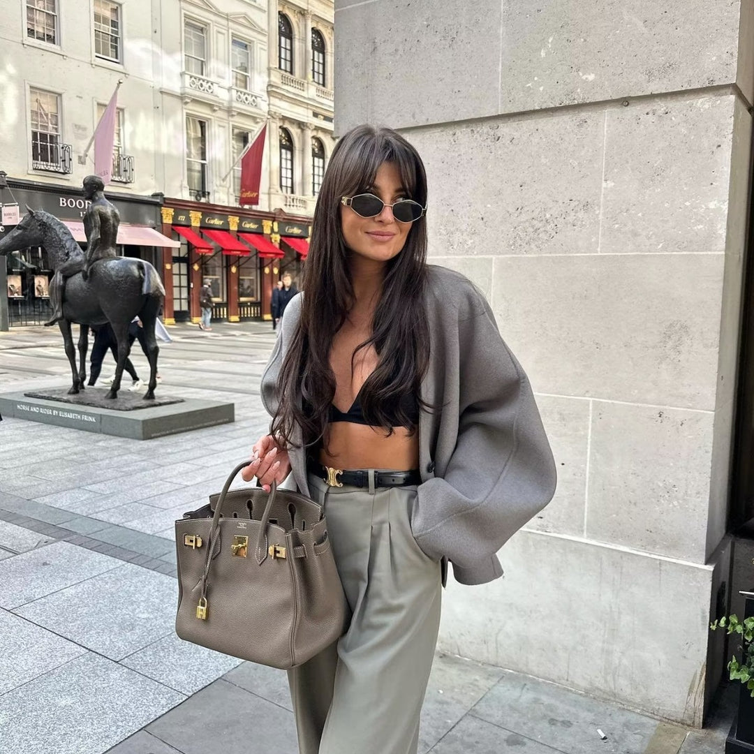 Veste courte tendance pour femmes avec coupe élégante et poches pratiques Chic & Stil