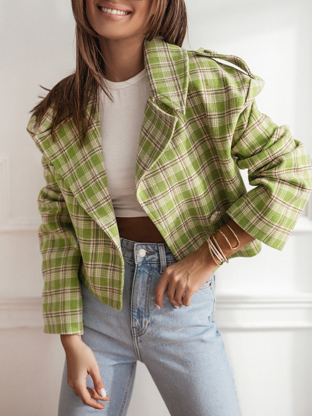 Elegant short jacket for women with a casual fit and practical pockets Lune London
