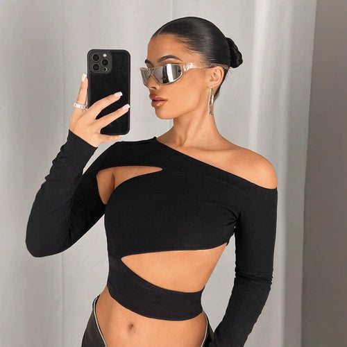Asymmetrical crop top for women with cut-out details Chic & Stil