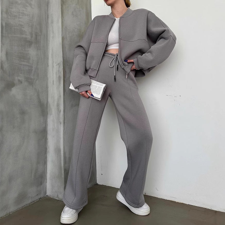 Casual look for women with a casual zip jacket and wide pants Lune London