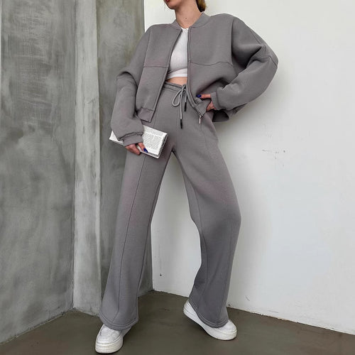 Casual look for women with a casual zip jacket and wide pants Amarae
