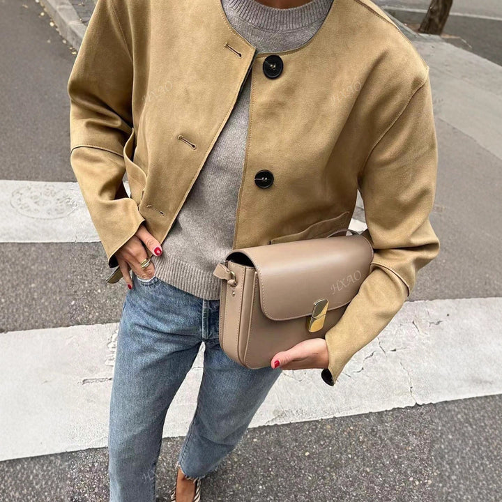 Trendy short jacket for women with practical pockets and button closure Lune London