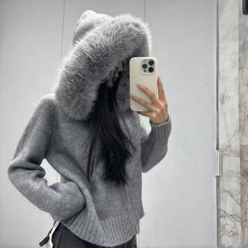 Haut à capuche pour femmes avec un col en fourrure luxueux et des poches pratiques Chic & Stil