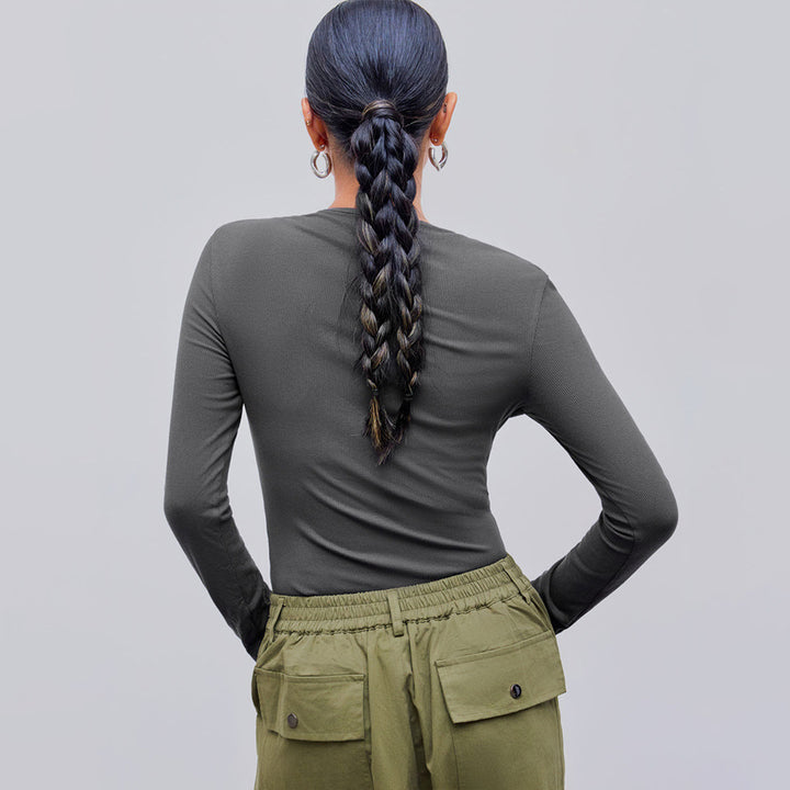 Chemise à manches longues pour femmes avec un décolleté rond profond et une texture côtelée tendance Chic & Stil