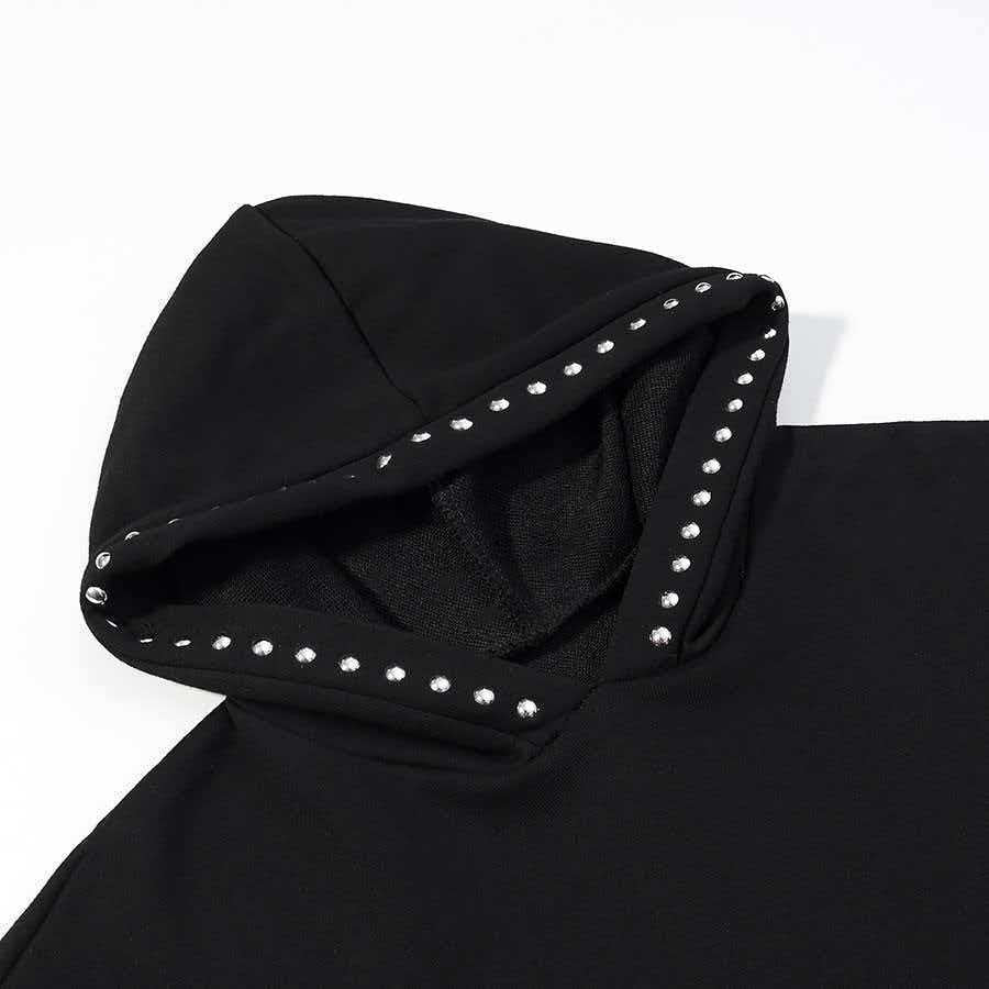 Hoodie féminin à la mode avec des clous élégants Chic & Stil
