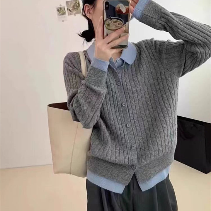 Pull tricot confortable pour femmes avec un design de boutons tendance et une texture côtelée Chic & Stil