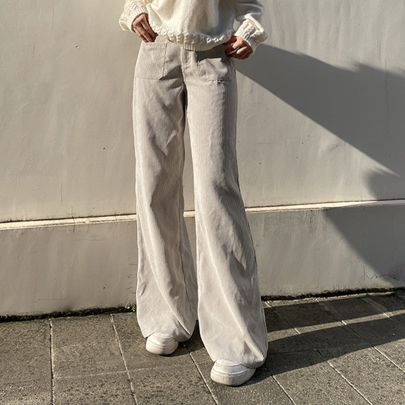 Comfortable and elegant corduroy pants for women with flared leg Lune London