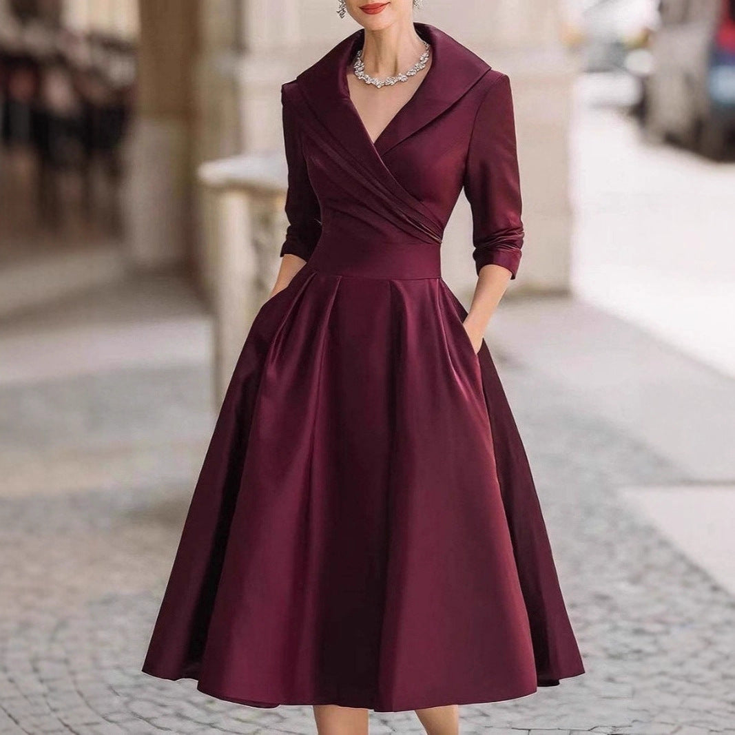 Robe portefeuille élégante pour femmes avec peplum et poches pratiques Chic & Stil