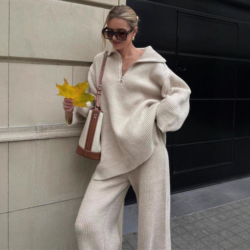 Knitted set for women with high collar and modern zipper Amarae