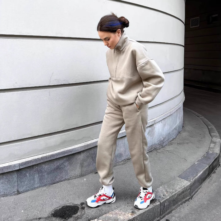 High-performance women's sweatshirt in fleece with high collar and zip Lune London