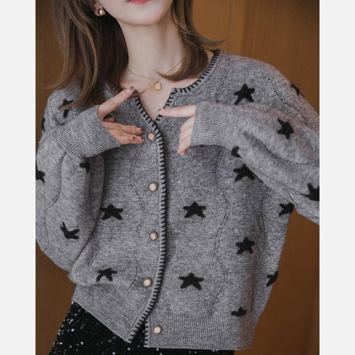 Cardigan pour femmes avec motifs d'étoiles et fermeture à boutons Chic & Stil