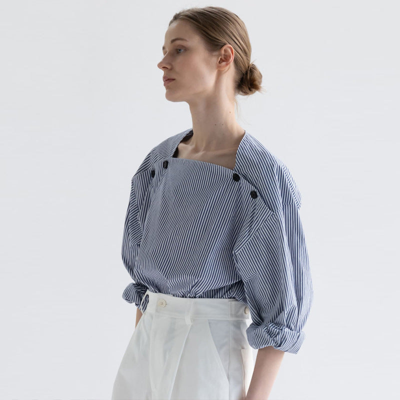 Blouse féminine à la mode avec des détails de bouton innovants Chic & Stil