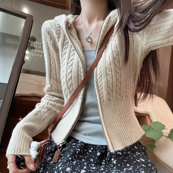 Cardigan court pour femmes avec capuche et motif en cable Chic & Stil