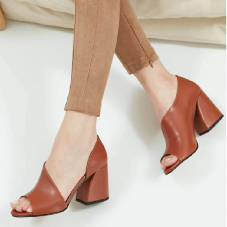 Open high heel sandals for women with an elegant cut and a sturdy block heel Lune London