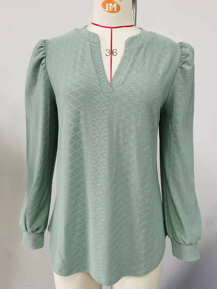 Women's shirt with elegant V-neck and structured pattern Lune London
