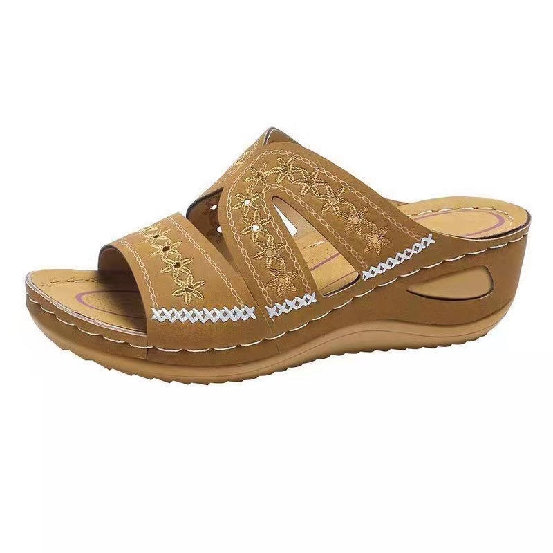 Comfortable strap sandals for women with floral design and anatomical sole Lune London