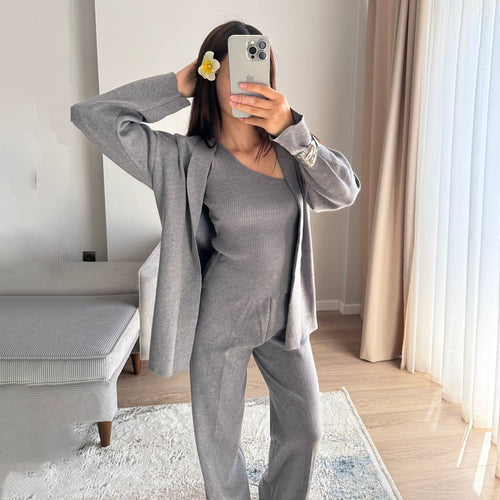 Woman knitted jumpsuit with asymmetrical top and relaxed fit Amarae