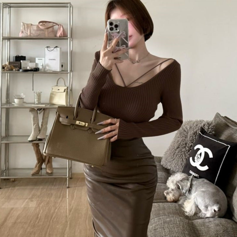 Women's long sleeve top with deep V-neck and fine rib knit Lune London