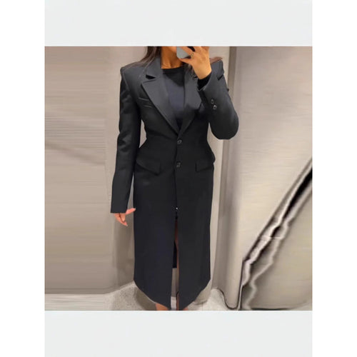Ladies elegant long blazer with a slim silhouette and classic details Amarae