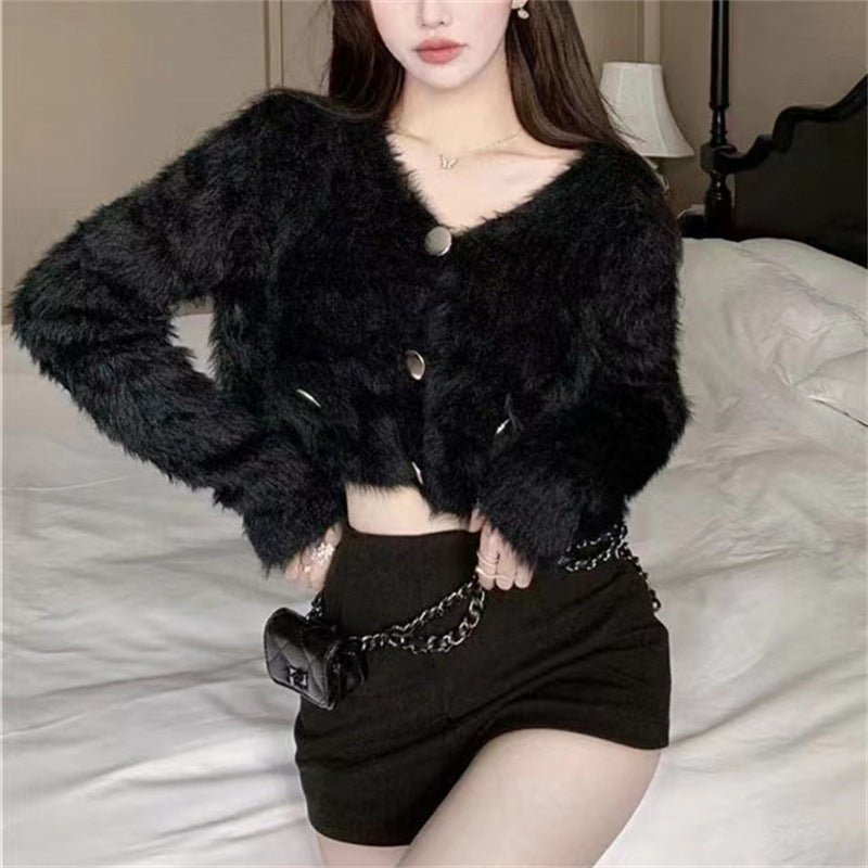 Cardigan en peluche pour femmes avec détails de boutons et poches pratiques Chic & Stil