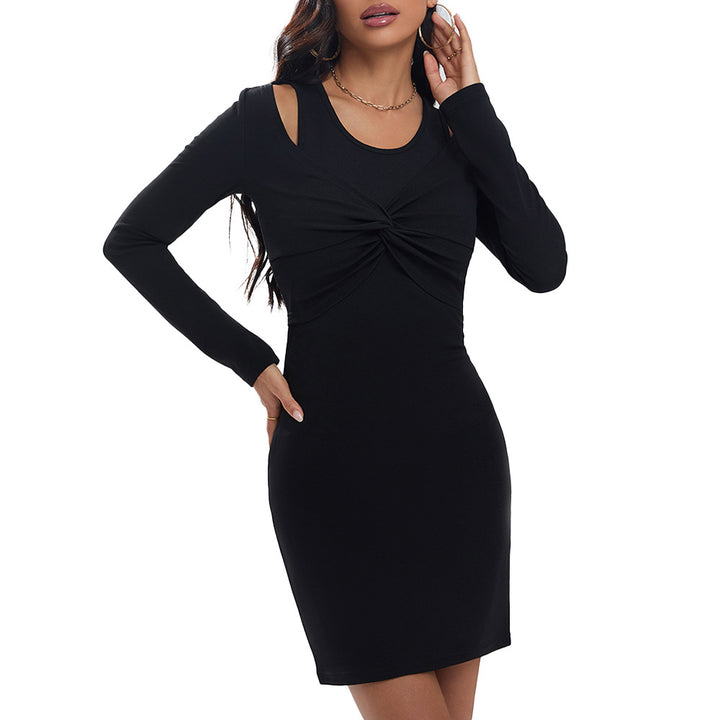 Robe ajustée pour femme avec des découpes modernes et un détail drapé élégant Chic & Stil