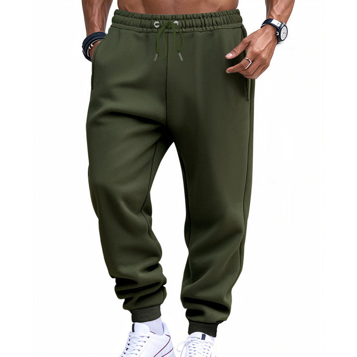 Comfortable sports pants for men with elastic waistband and practical side pockets Lune London