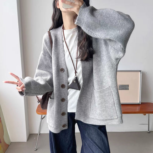 Cardigan en tricot épais pour femmes avec des détails de boutons élégants et des poches pratiques Chic & Stil