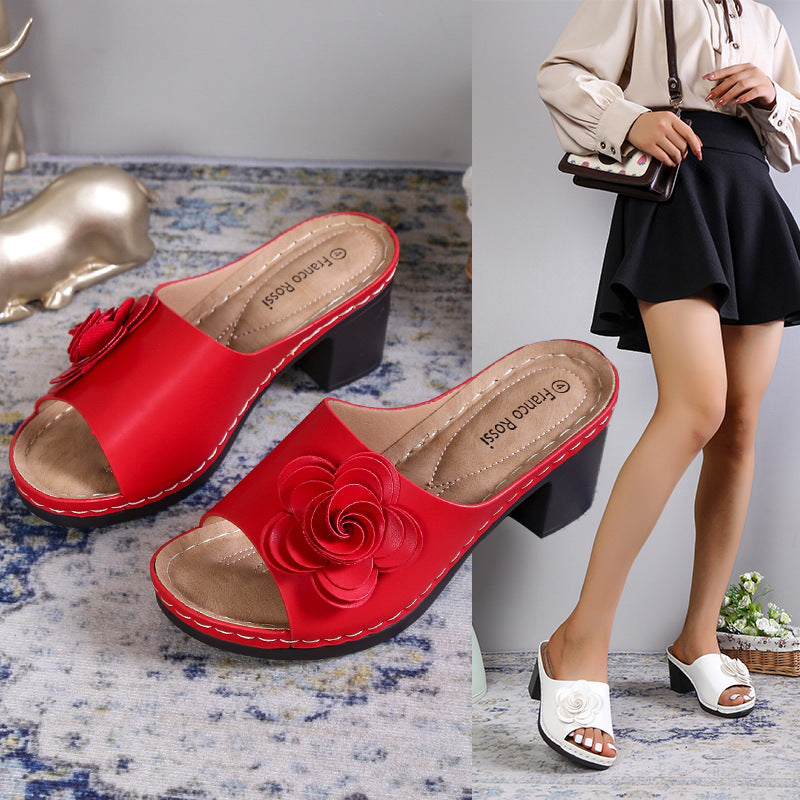 Comfortable sandals for women with chic flower design
