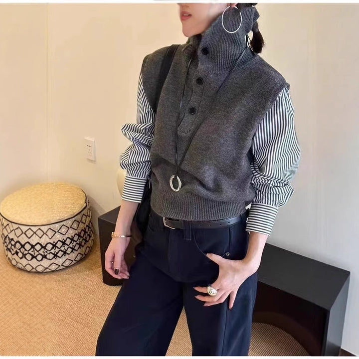 Pull élégant pour femmes avec col montant et détails de boutons Chic & Stil