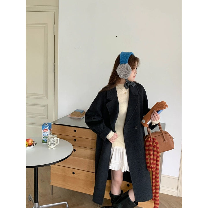 Women's Fashionable Wool Coat with Double Button Closure Chic & Stil