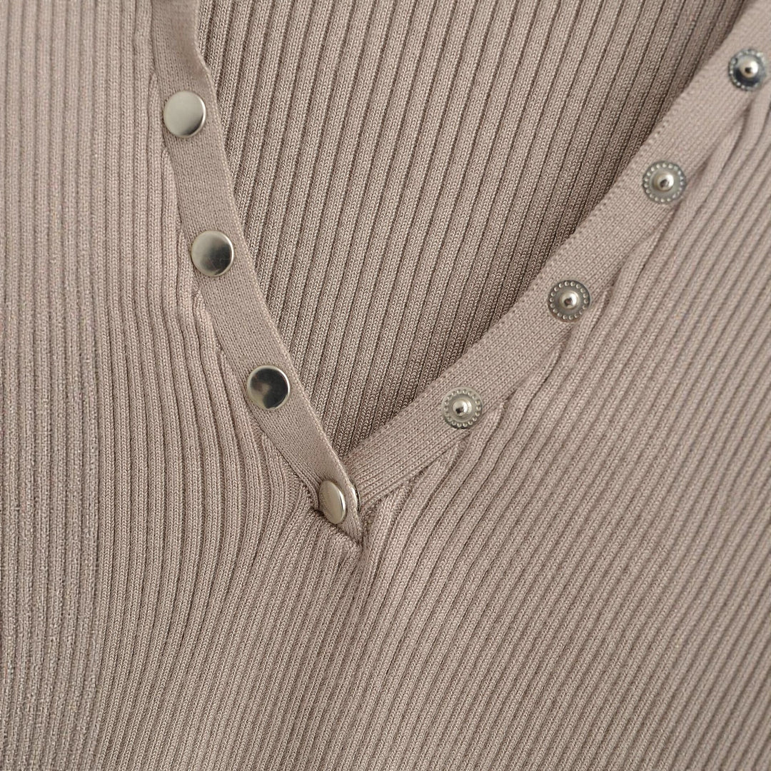 Cropped long sleeve T-shirt for women with button placket Lune London