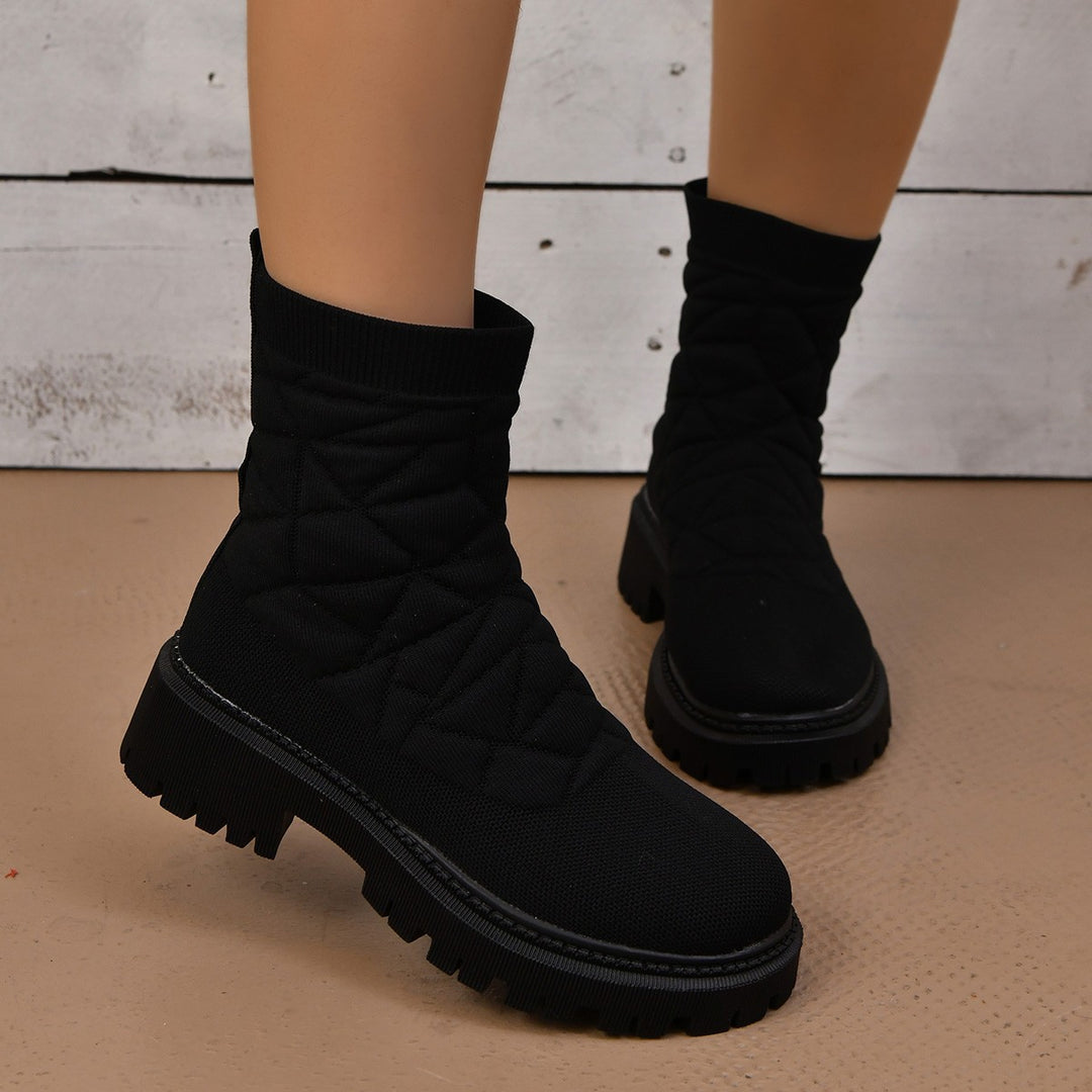 Trendy women’s boots with textured upper and slip-resistant molded sole Lune London