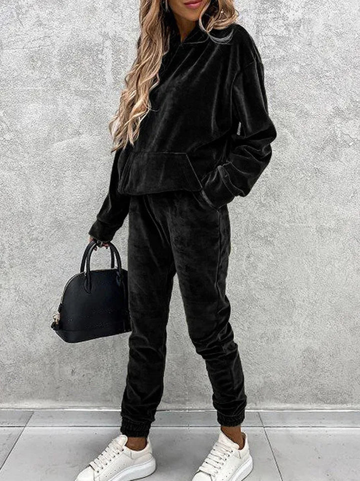 Women high-quality velvet lounge set with hoodie and comfortable pants Lune London