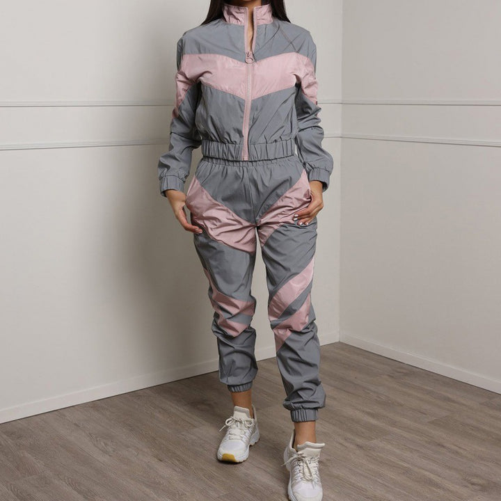 Sporty windbreaker set for women with a modern color block design and elastic cuffs Lune London