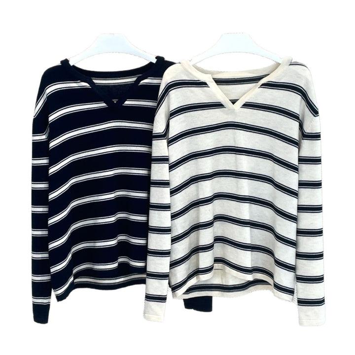 Ladies loose-fitting cotton long sleeve with V-neck slit and maritime stripes Amarae