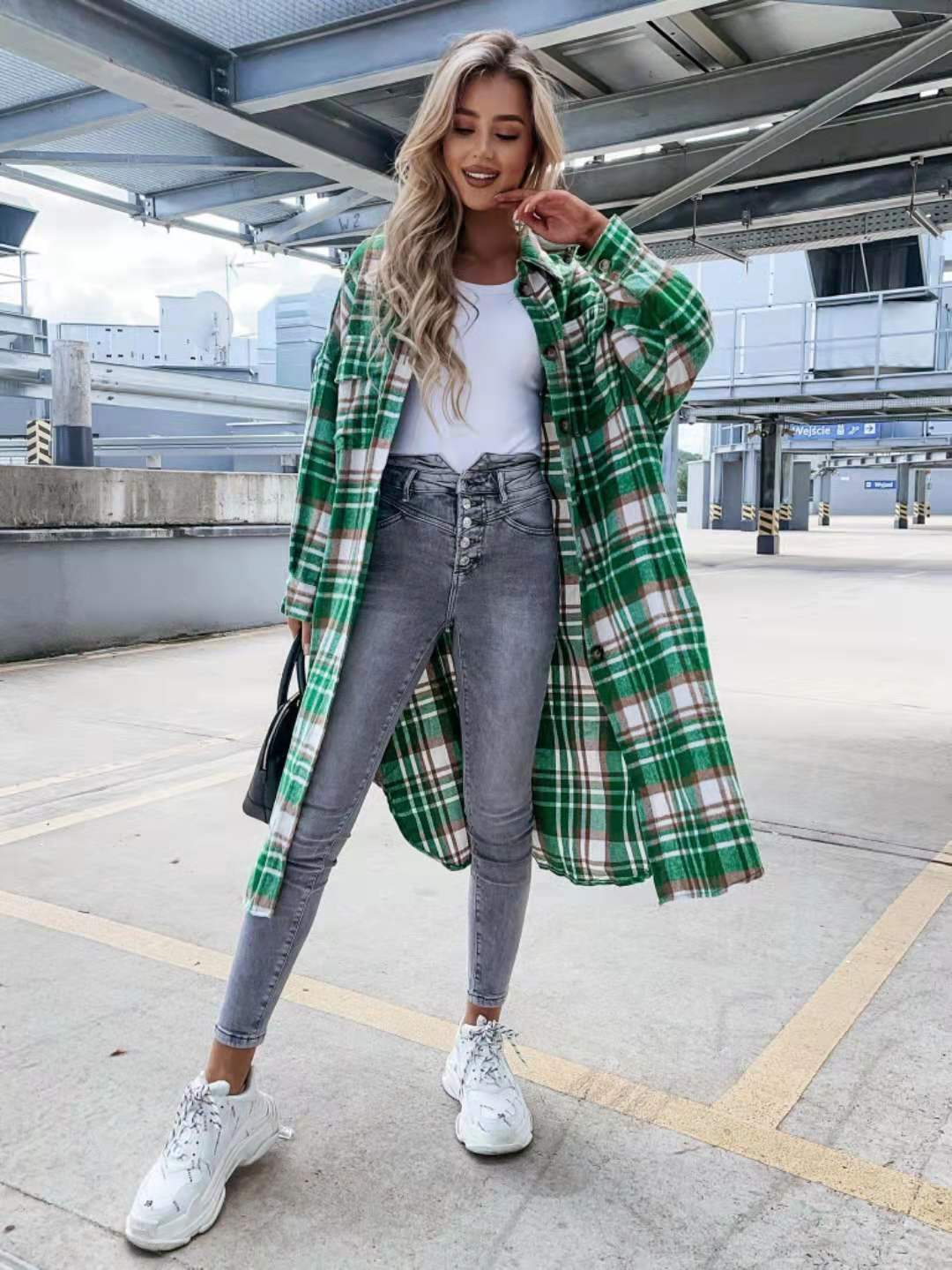 Oversized checkered jacket for women in a casual chic style